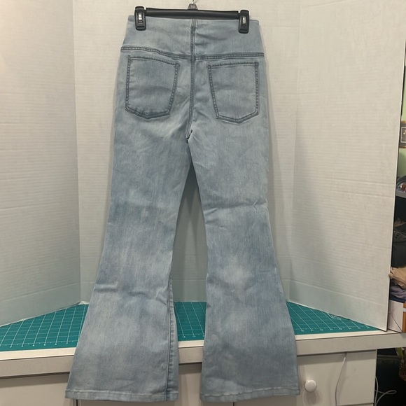 SO Goods For Life Women's Light Wash High Rise Flare Leg Denim Jeans Size 5/27W - Picture 5 of 7